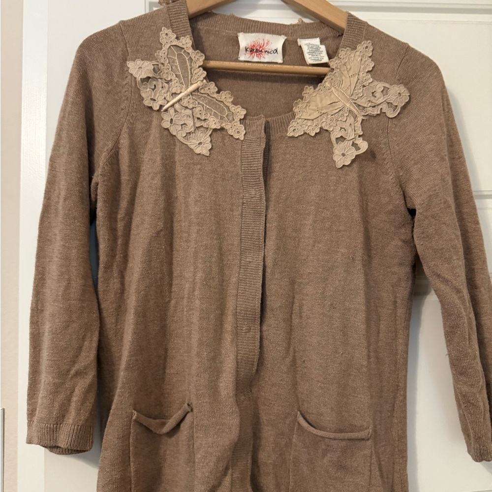 Light Brown Cardigan with Lace Appliqué and Three-Quarter Sleeves